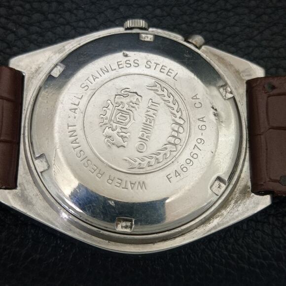 Vintage 1979 Orient Automatic Mens Silver Watch W/daydate & Gold accents - Picture 8 of 10